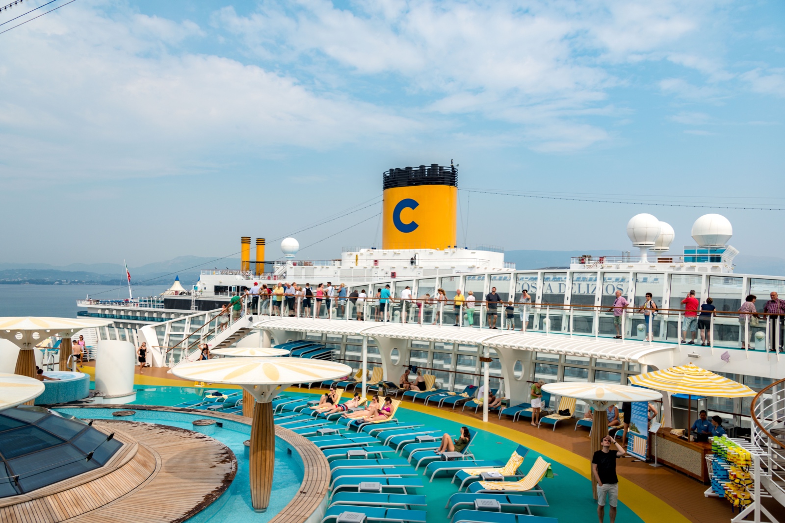 Nachbarschiff in Korfu