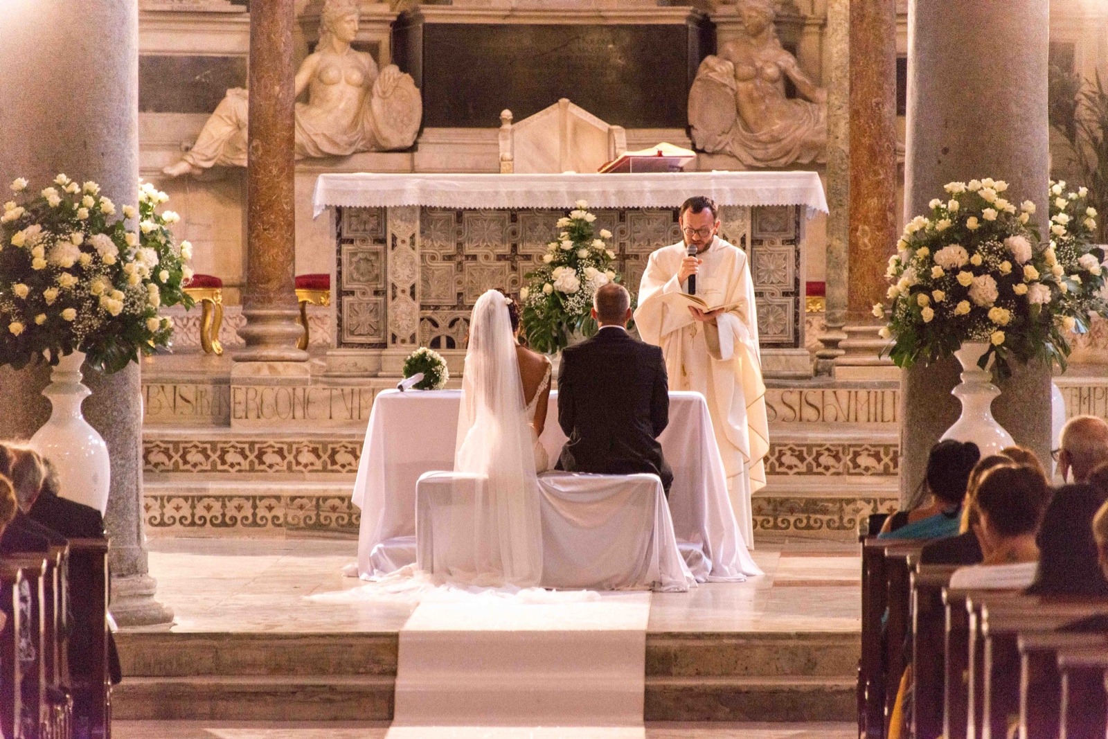 Hochzeit in der Basilica Pontificia Di San Nicola in Bari