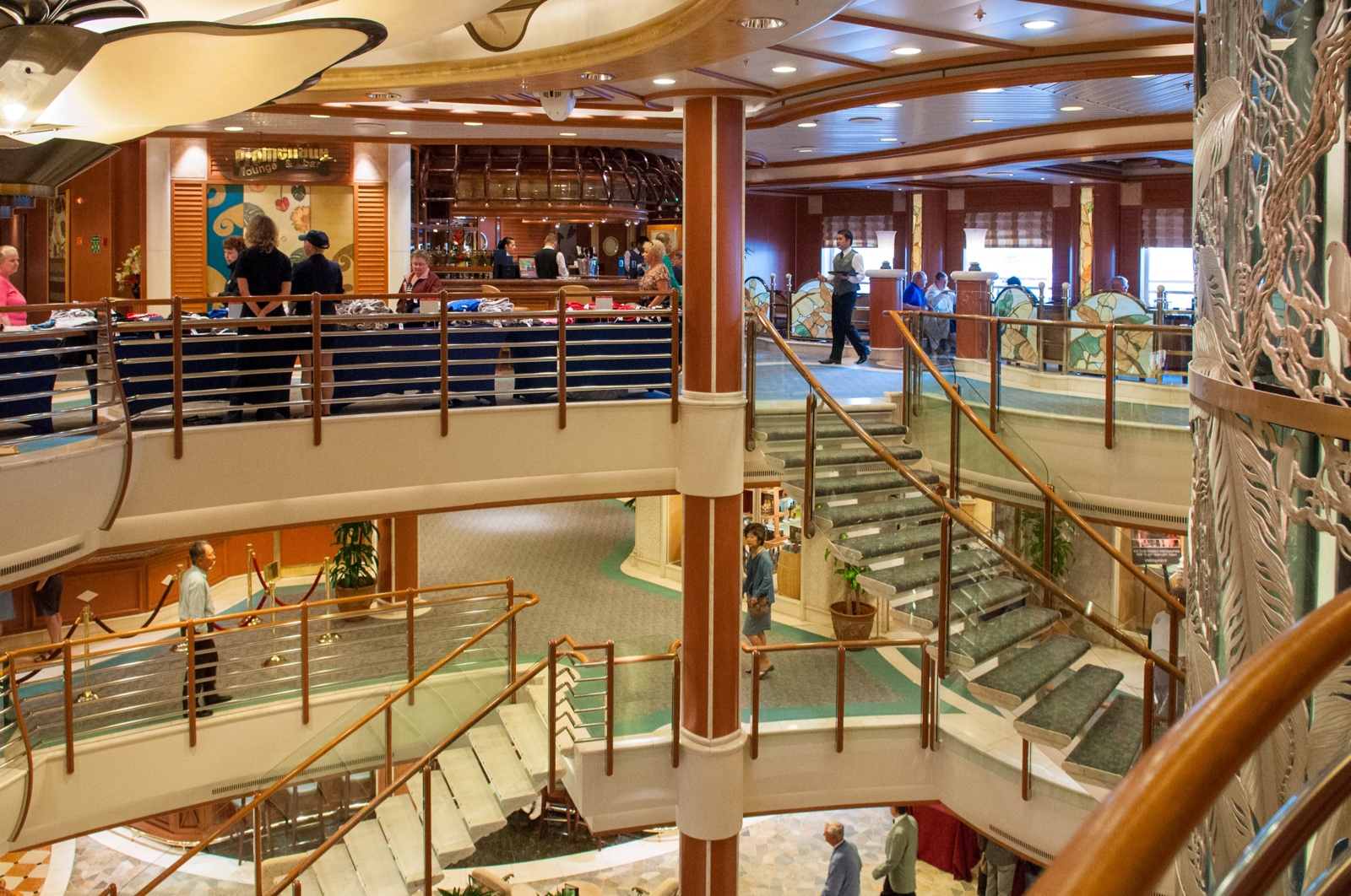 Diverse Ebenen auf dem Schiff