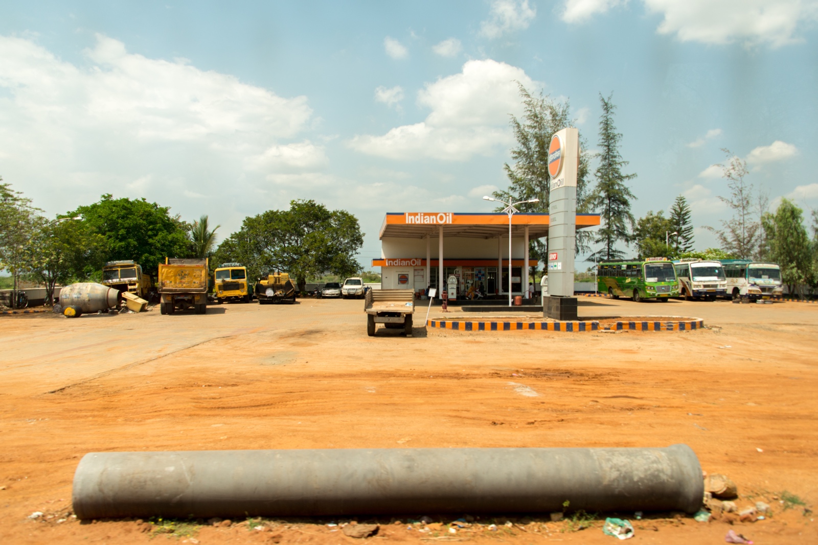 Unterwegs, Tankstelle